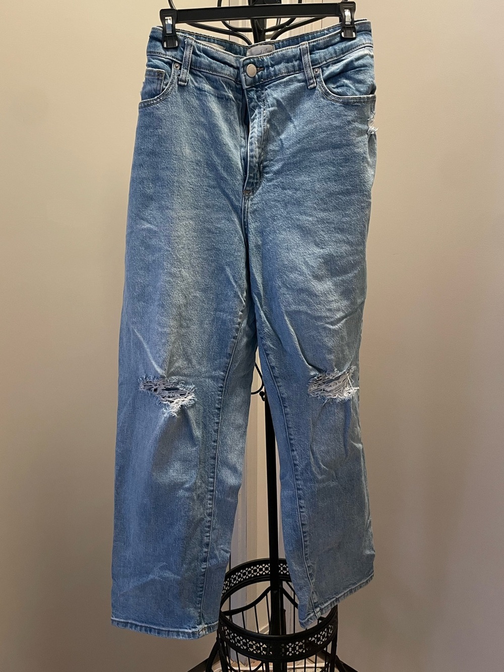 Universal Thread Light Blue Distressed Straight Leg Jeans